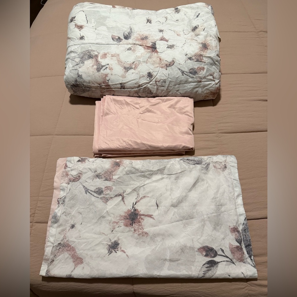 Floral Bedding Set in Pink and Gray twin/full size bedding